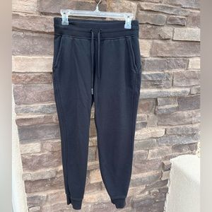 black lululemon scuba sweatpants/ joggers